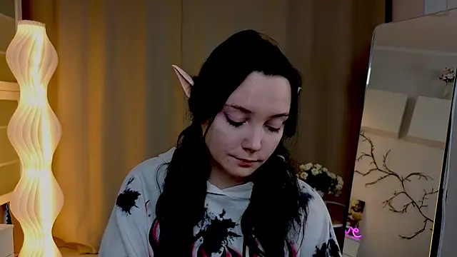 KaraNeagle online show from April 8, 6:13 am