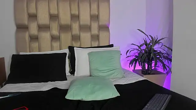 dasharoose online show from April 7, 8:20 pm