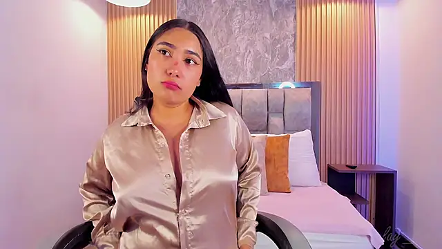 Sulay Kim online show from April 13, 8:03 pm