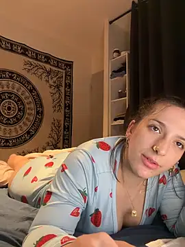 georginamoor online show from April 7, 9:15 pm