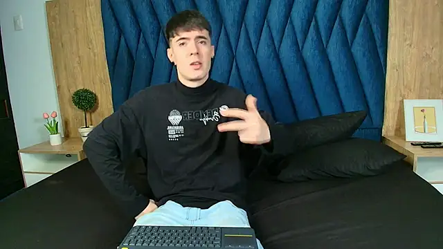 lio     online show from April 5, 3:04 am