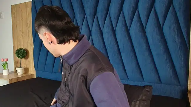 lio     online show from April 6, 2:53 am