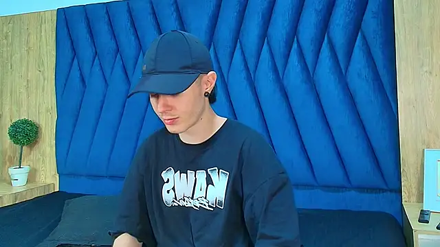 lio     online show from April 7, 3:18 am