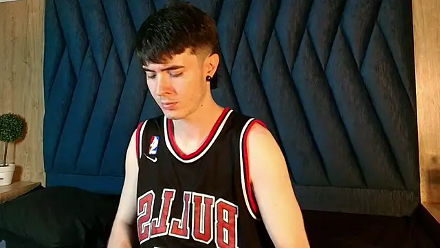 lio     online show from April 9, 3:17 am