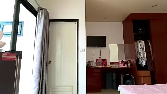 kamila 18 french online show from April 11, 7:45 am