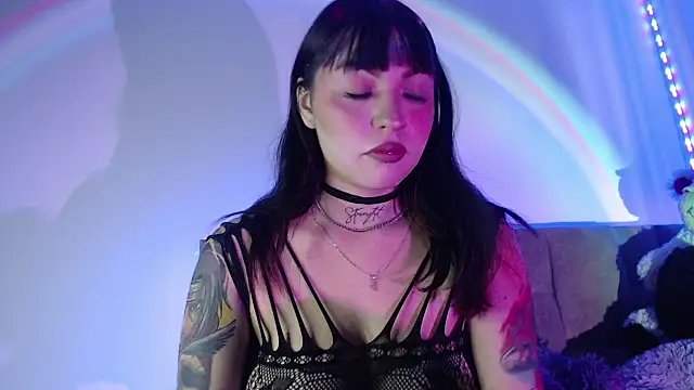 Val Time online show from April 16, 7:03 pm