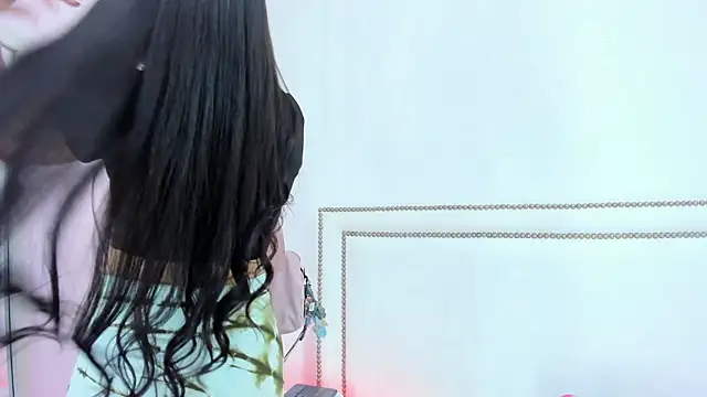 emma-sandoval online show from April 21, 7:17 pm