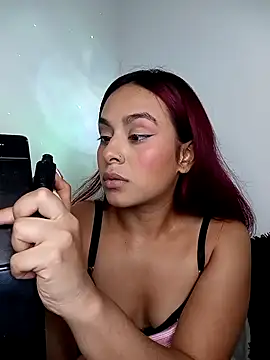 EmiilyFoxx090 online show from April 6, 3:26 am