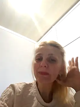 MiaLove183 online show from April 11, 7:56 am