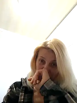 MiaLove183 online show from April 16, 1:12 pm