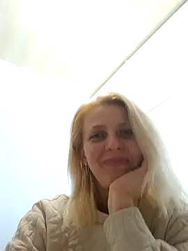 MiaLove183 online show from April 18, 11:25 am