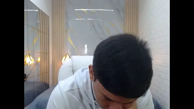 DominantBoy4 online show from April 18, 3:21 am