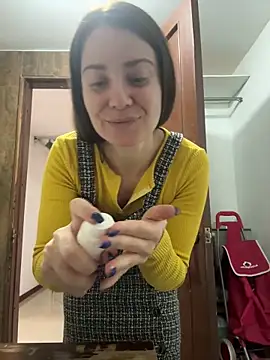 natashakinski online show from April 3, 5:55 pm