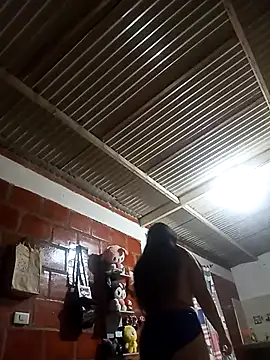 violetascottt online show from April 9, 6:52 am