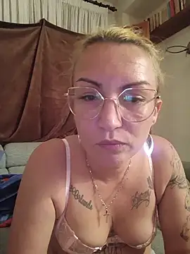 pamela661 online show from May 12, 9:56 pm