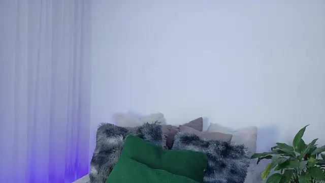 KylieVennet online show from April 14, 2:50 am