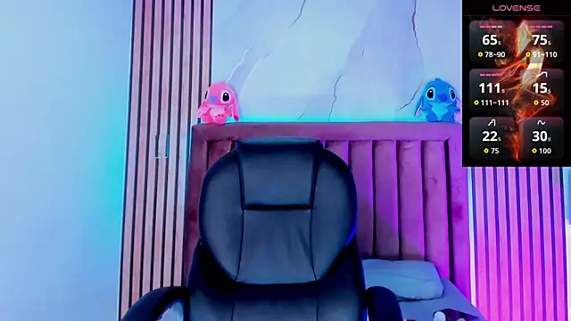 Tom Parker  online show from April 1, 9:45 pm