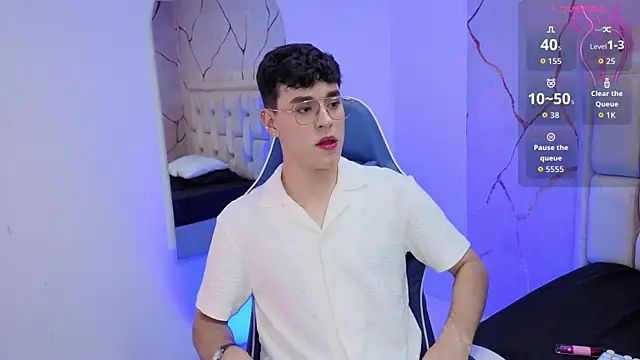 Tom Parker  online show from April 21, 10:12 pm