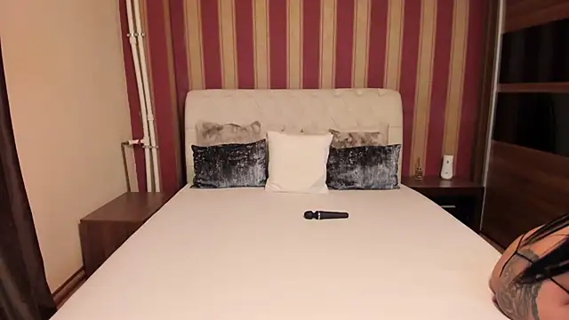 AshxleyPage online show from April 4, 7:55 pm