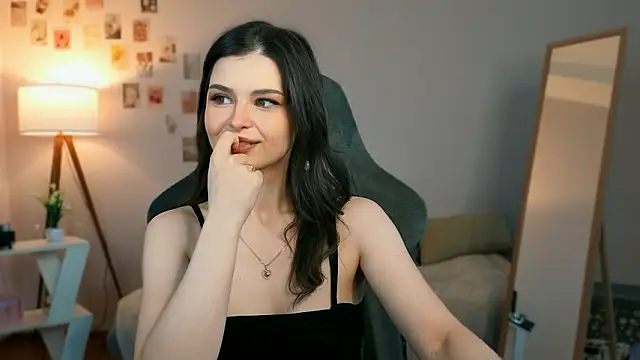 rebbekkakowalski online show from March 31, 3:19 am