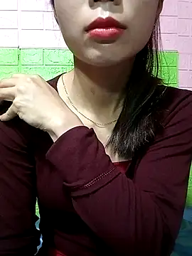 AmyLinee01 online show from April 5, 9:23 pm