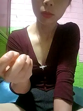 AmyLinee01 online show from April 7, 6:19 pm