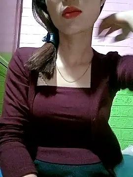 AmyLinee01 online show from April 9, 5:18 am