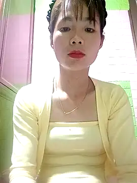 AmyLinee01 online show from April 12, 9:14 am