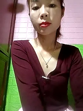 AmyLinee01 online show from April 17, 1:52 am