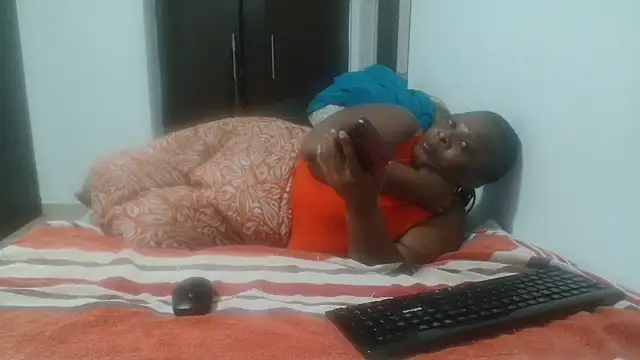 Lucia-boobs online show from April 7, 5:02 pm