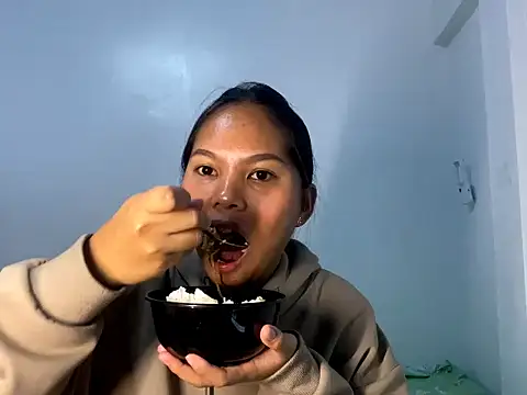 CorrinaThach online show from April 15, 3:30 pm