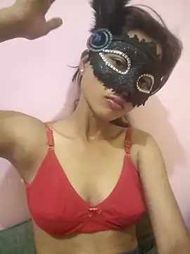 Curvy Amyra online show from April 1, 6:49 pm