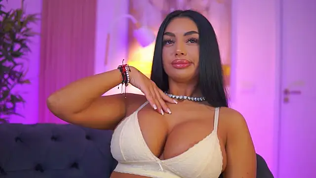 LatinaMorene online show from April 16, 9:39 pm