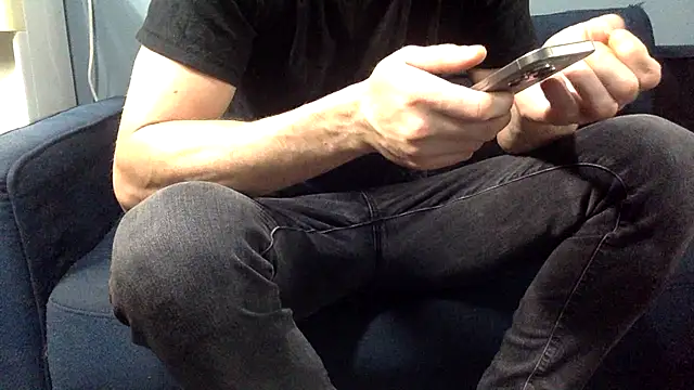 BWCloverboyy online show from April 15, 7:15 am