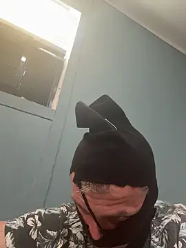 BWCloverboyy online show from April 16, 9:39 pm