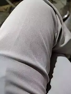 roselover2222 online show from April 9, 8:03 pm