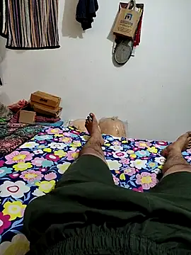 roselover2222 online show from April 11, 4:17 am