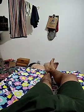 roselover2222 online show from April 15, 4:52 am