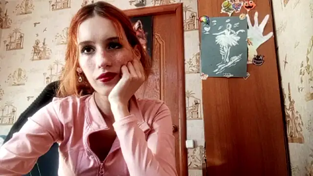 Snapshot of SirenFrost chatting on June 6, 2:22 pm SirenFrost online show from June 6, 2:22 pm