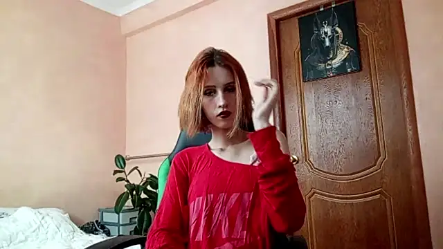 Snapshot of SirenFrost chatting on June 9, 1:34 pm SirenFrost online show from June 9, 1:34 pm