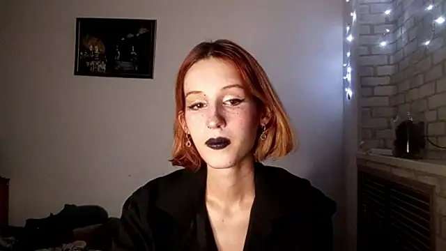 Snapshot of SirenFrost chatting on June 21, 4:20 pm SirenFrost online show from June 21, 4:20 pm