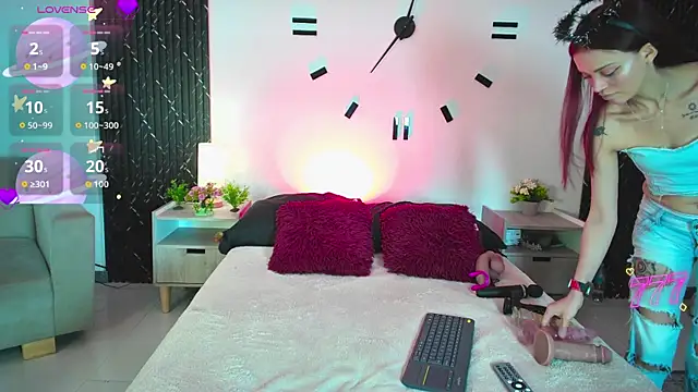 aurora petitee online show from April 16, 1:12 pm