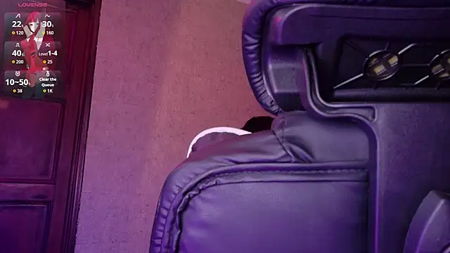 Carmillaa online show from April 10, 10:25 pm