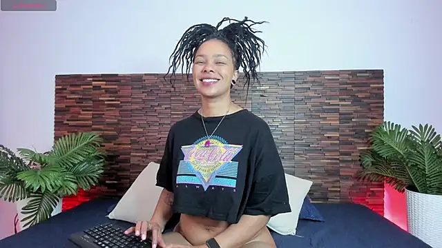 Snapshot of andreazoe chatting on April 14, 2:34 pm andreazoe online show from April 14, 2:34 pm