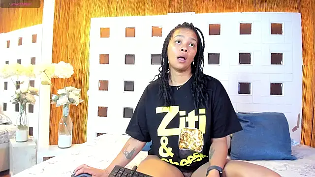 Snapshot of andreazoe chatting on April 21, 2:45 pm andreazoe online show from April 21, 2:45 pm
