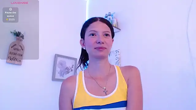 sofy bonnet1 online show from April 2, 12:25 pm