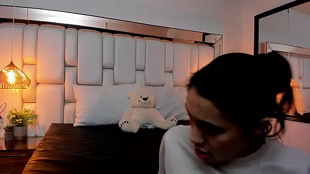 VaneAguirre online show from April 17, 1:03 pm