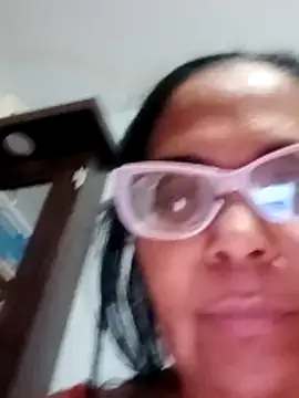 sexymomsn online show from April 6, 12:08 am