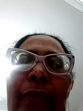 sexymomsn online show from April 15, 6:15 pm