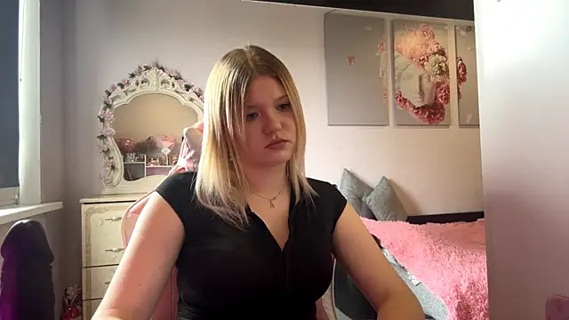 SweettAnny online show from June 14, 12:29 pm